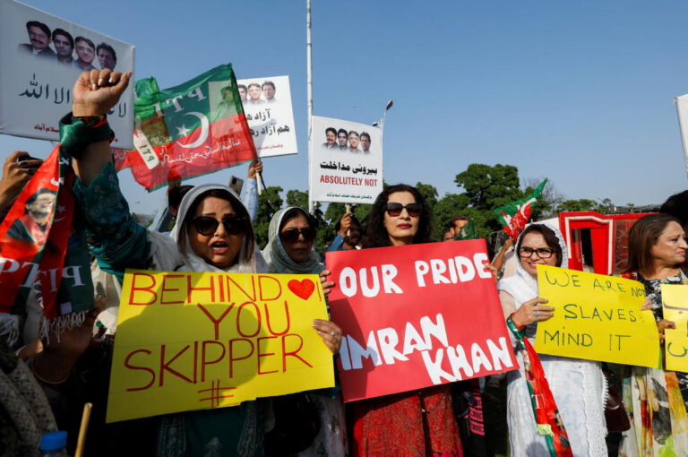 Will anti-US rhetoric help embattled Pakistani PM win support?