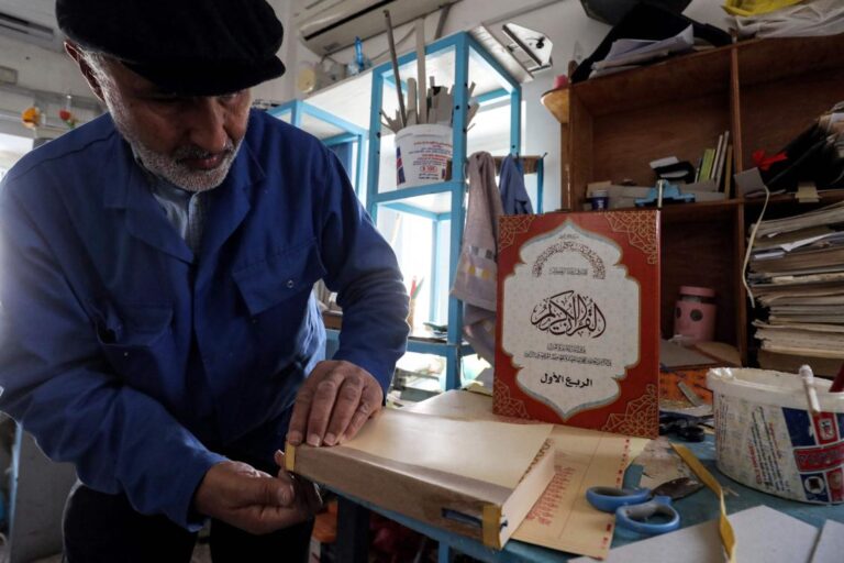 Libyan artisans restore old Qur’ans for Ramadan