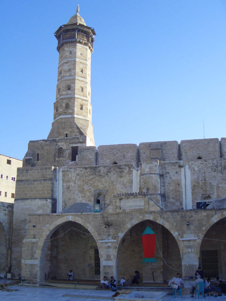 Oldest muezzin in Gaza Strip finds comfort in oldest mosque of Palestine