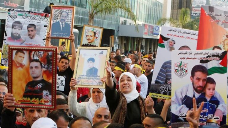 Palestinian families highlight plight of members in Israeli prisons