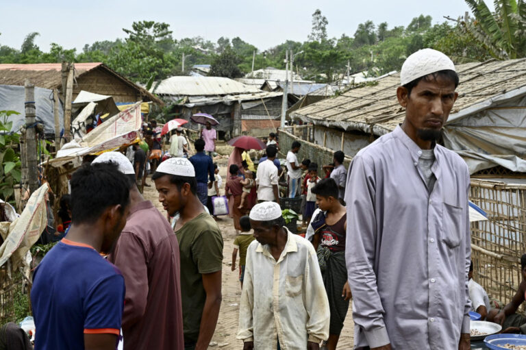 Hundreds of Rohingya escape Malaysia detention, six dead