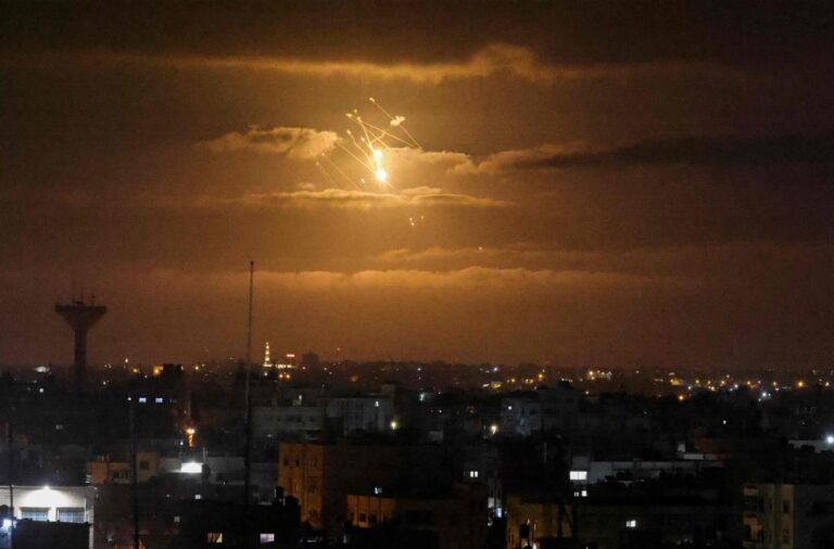 Israel closes crossing to Gazans after new rocket attacks