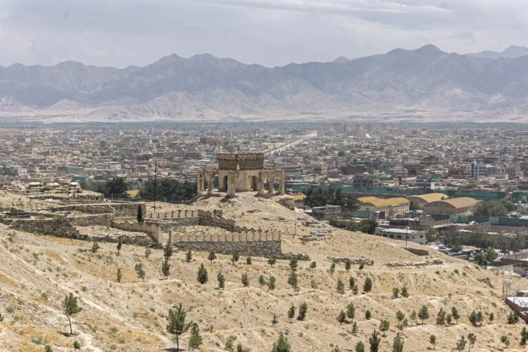 Militants in Afghanistan strike Pakistan army post, kill 3