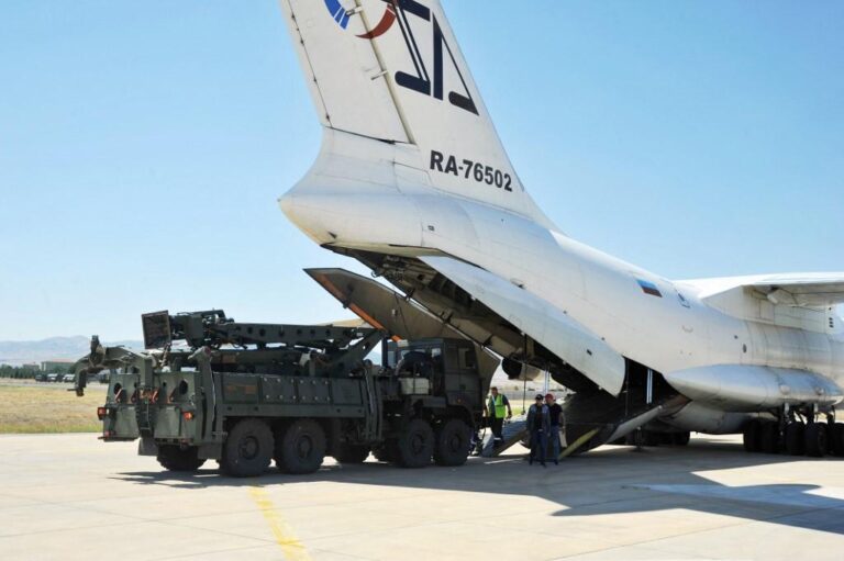 Turkey says still talking to Russia about missile deliveries