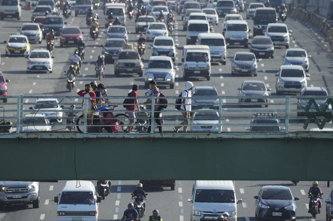 Traffic jam causes Philippine bridge to collapse, killing 4