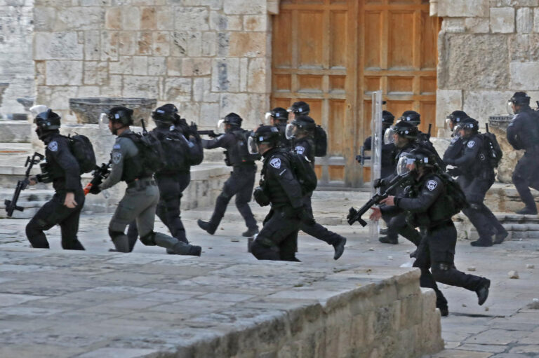 Scores injured after Palestinians clash with Israeli police at Jerusalem holy site