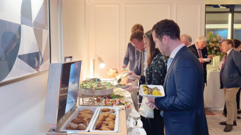 Emirates Society hosts iftar in UK to celebrate culture and heritage