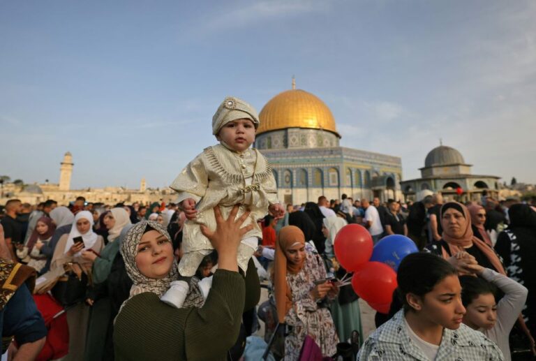 Peaceful Eid prayers at Al-Aqsa as Palestinians remember martyrs