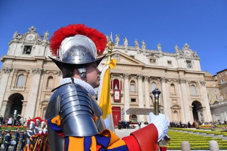Vatican preparing for possibility of women Swiss Guards