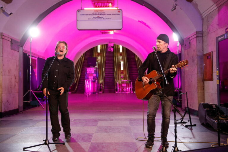 U2’s Bono gives ‘freedom’ concert in Kyiv metro