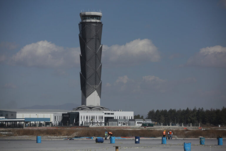 Jetliner aborts landing in Mexico to avoid another plane
