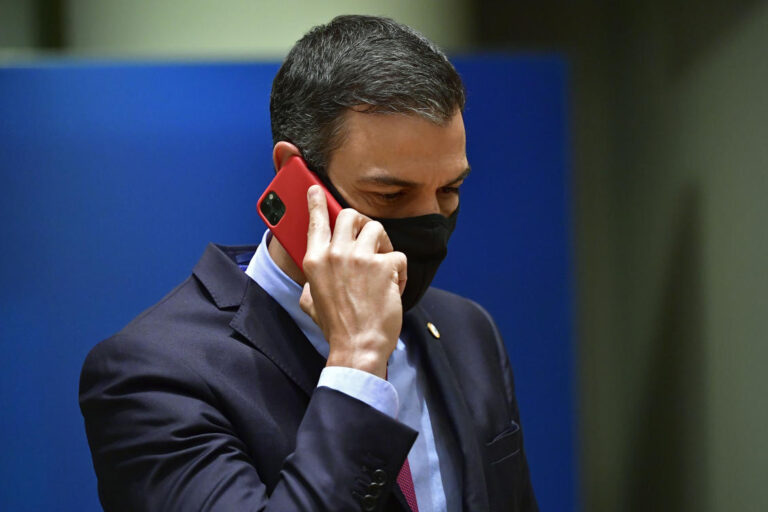 Spain fires intelligence chief amid phone hacking scandals