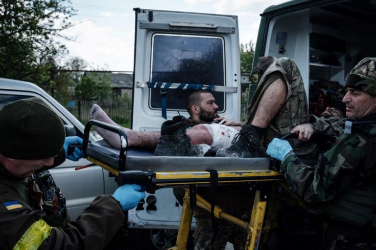 Ukrainians make gains in east, hold on at Mariupol mill