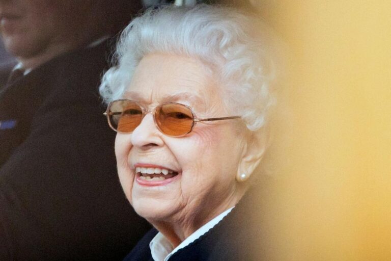 Queen attends horse show in first public appearance in weeks