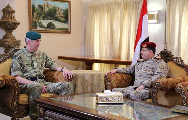 Yemen’s defense minister discusses bilateral cooperation with US, UK military attach?s