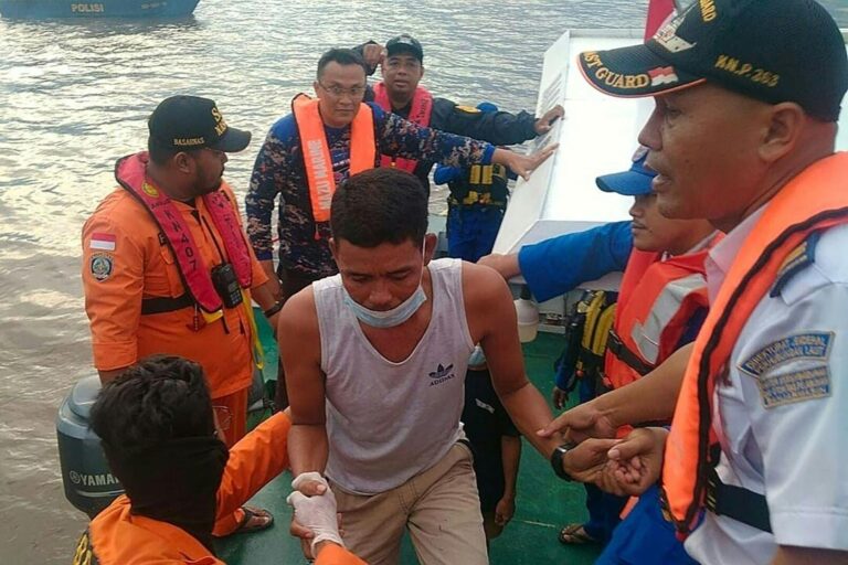 31 rescued, 11 still missing after Indonesia ferry sinks