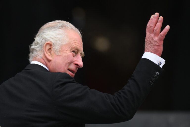 No Queen Elizabeth, but royals and politicians attend her Jubilee service