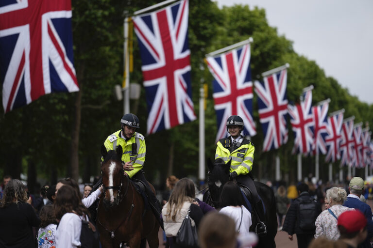 UK police briefly evacuate London’s Trafalgar Square
