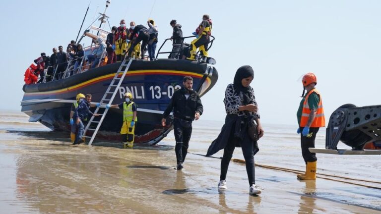 UK government threatens asylum seekers with war zone return if Rwanda plan rejected