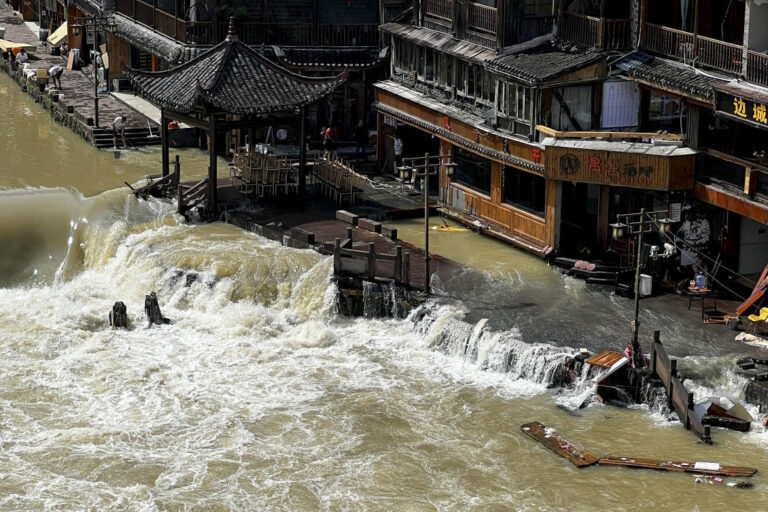 At least 10 killed, 3 missing in central China flooding
