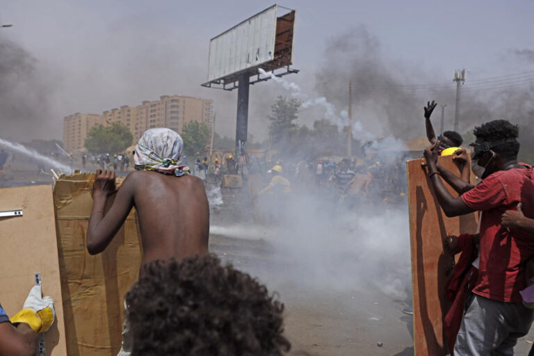 Tear gas fired as Sudan anti-coup protests flare again