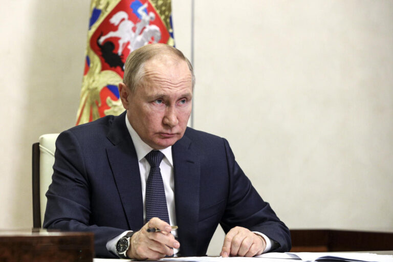 Vladimir Putin heads to Tehran for talks with leaders of Iran, Turkey