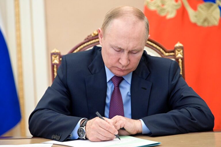 US sanctions Putin ‘girlfriend,’ more oligarchs for ‘complicity’ in Ukraine war