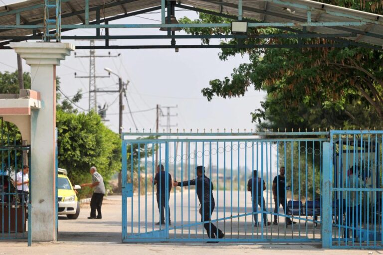 Israel extends Gaza crossing shutdown over retaliation fears