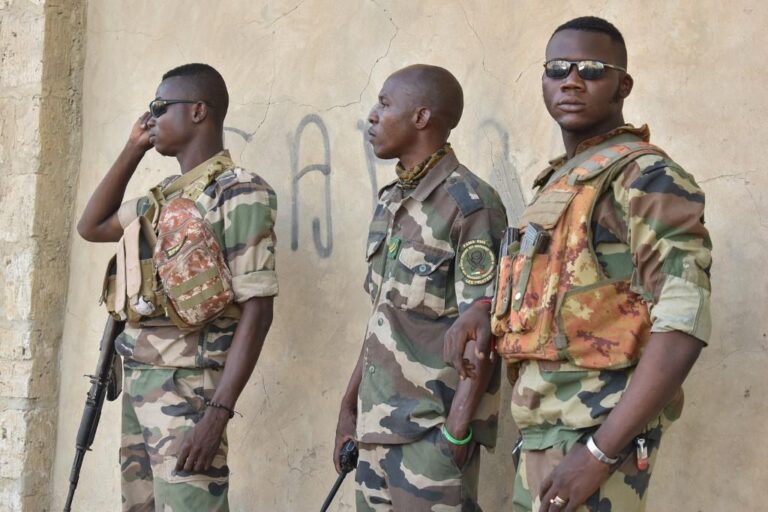 Suspected militants kill 4 Mali soldiers, 2 civilians in north