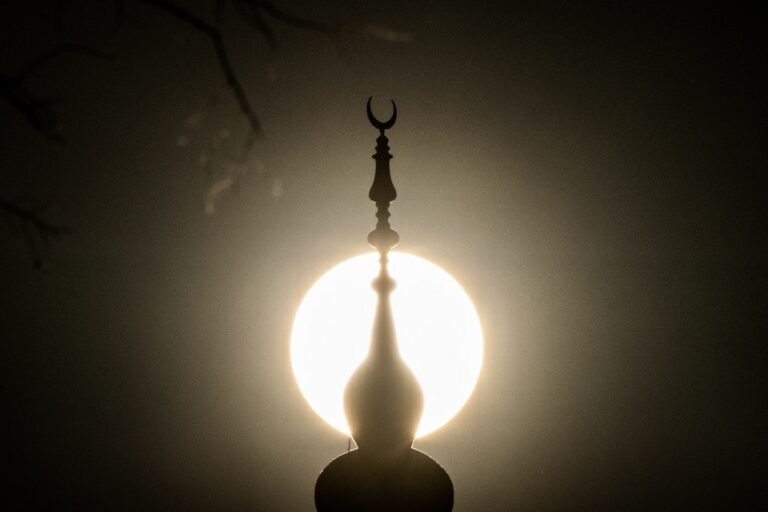 French government moots law change to expel imam