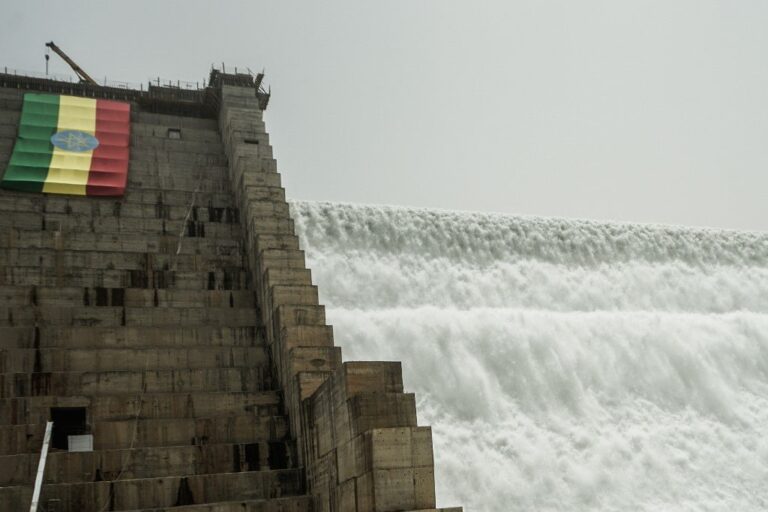 Egypt warns of cracks in Ethiopian dam