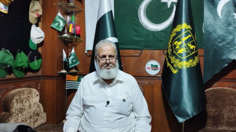 Pakistan, and the man who pioneered commercial manufacturing of its national flag, turn 75