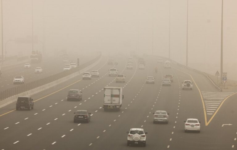 Sandstorm engulfs UAE as authorities urge caution
