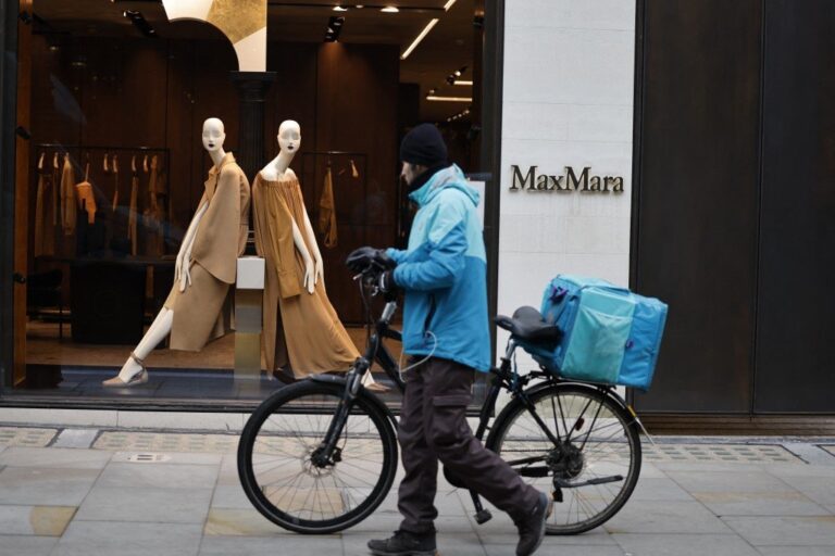 Kuwaiti driving Bugatti in London attacked in botched robbery