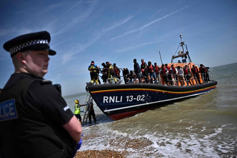 Record number of migrants arrive in Britain in boat crossings on a single day