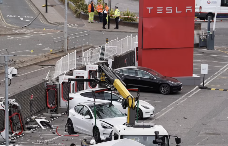 Iraqi-born man loses leg after car crash in London