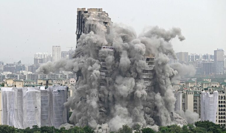 Plumes of dust as India razes illegal skyscrapers in 9 seconds