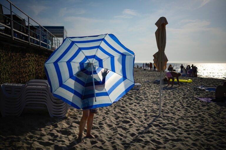 EU ministers to study call for ban on Russian tourists