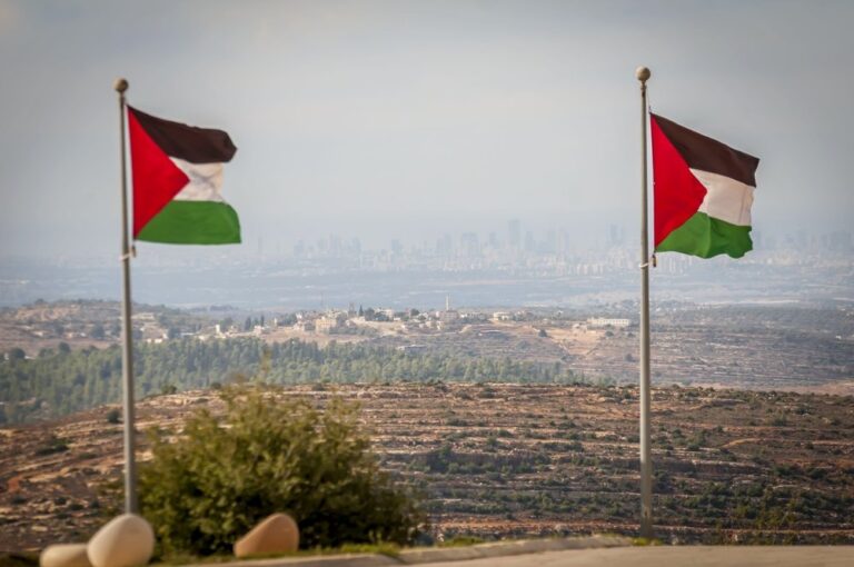 Tell us if you love a Palestinian, Israeli Defense Ministry orders foreigners