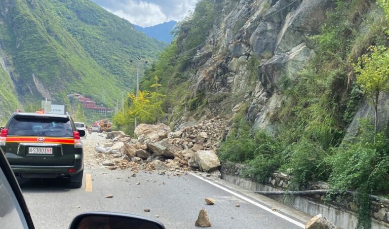 Strong earthquake in southwest China kills 46