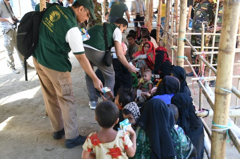 KSrelief provides Rohingya refugee women and children lifesaving aid