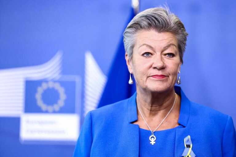Brussels urges EU states to beware visas for Russians