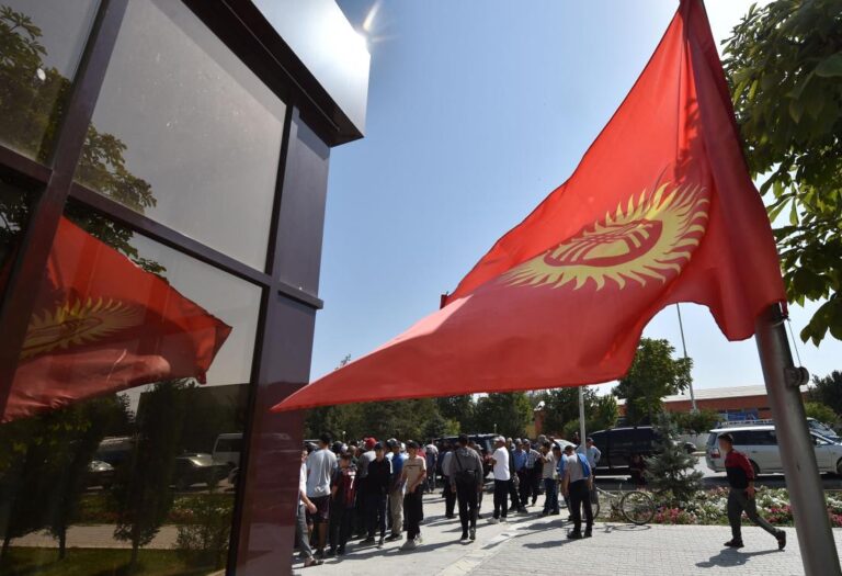 Kyrgyz leader seeks talks with Tajikistan after deadly clashes
