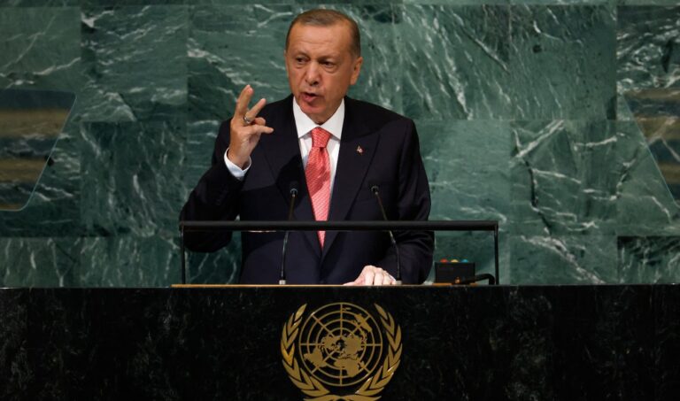 Israeli, Turkish leaders meet as tensions ease