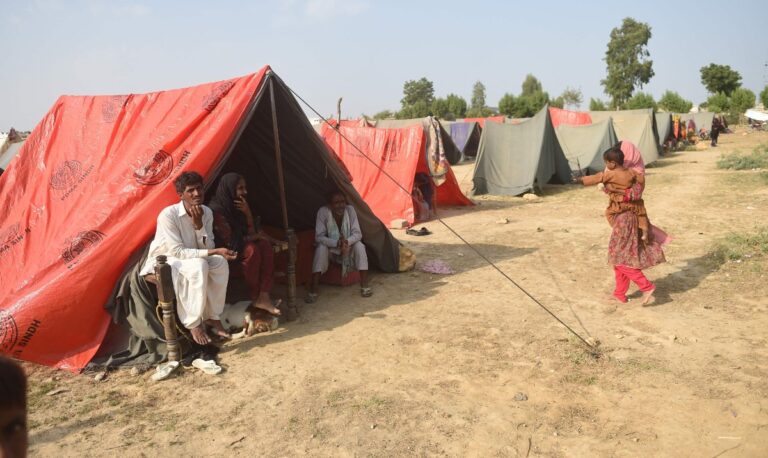 After floods, thousands displaced in southern Pakistan to move to ‘tent-city’
