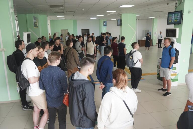Moscow says will not seek extradition of Russians fleeing draft