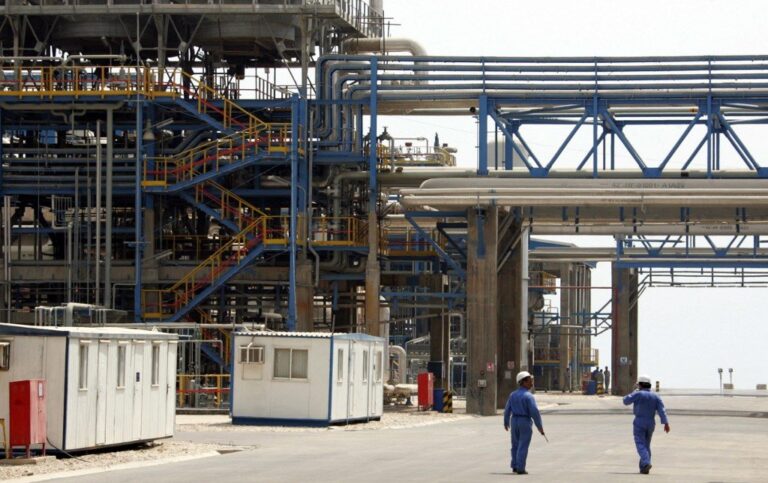 Iranian oil workers: End government crackdown or we go on strike