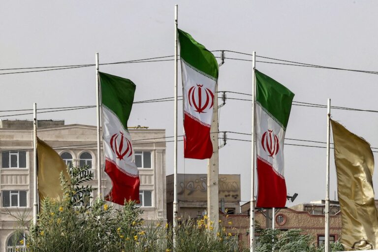 US imposes new sanctions on Iran oil exports