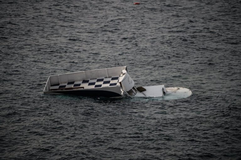 At least 15 migrants dead in shipwreck off Greek island Lesbos