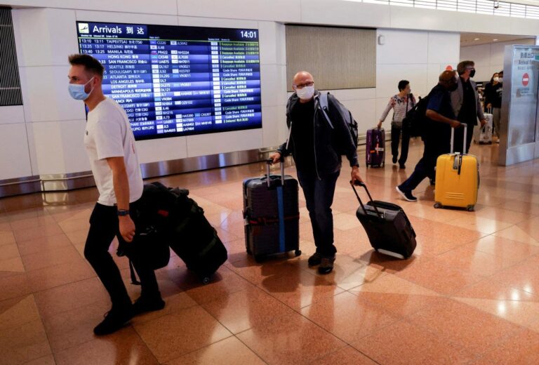 Tourists flock to Japan after COVID-19 restrictions lifted